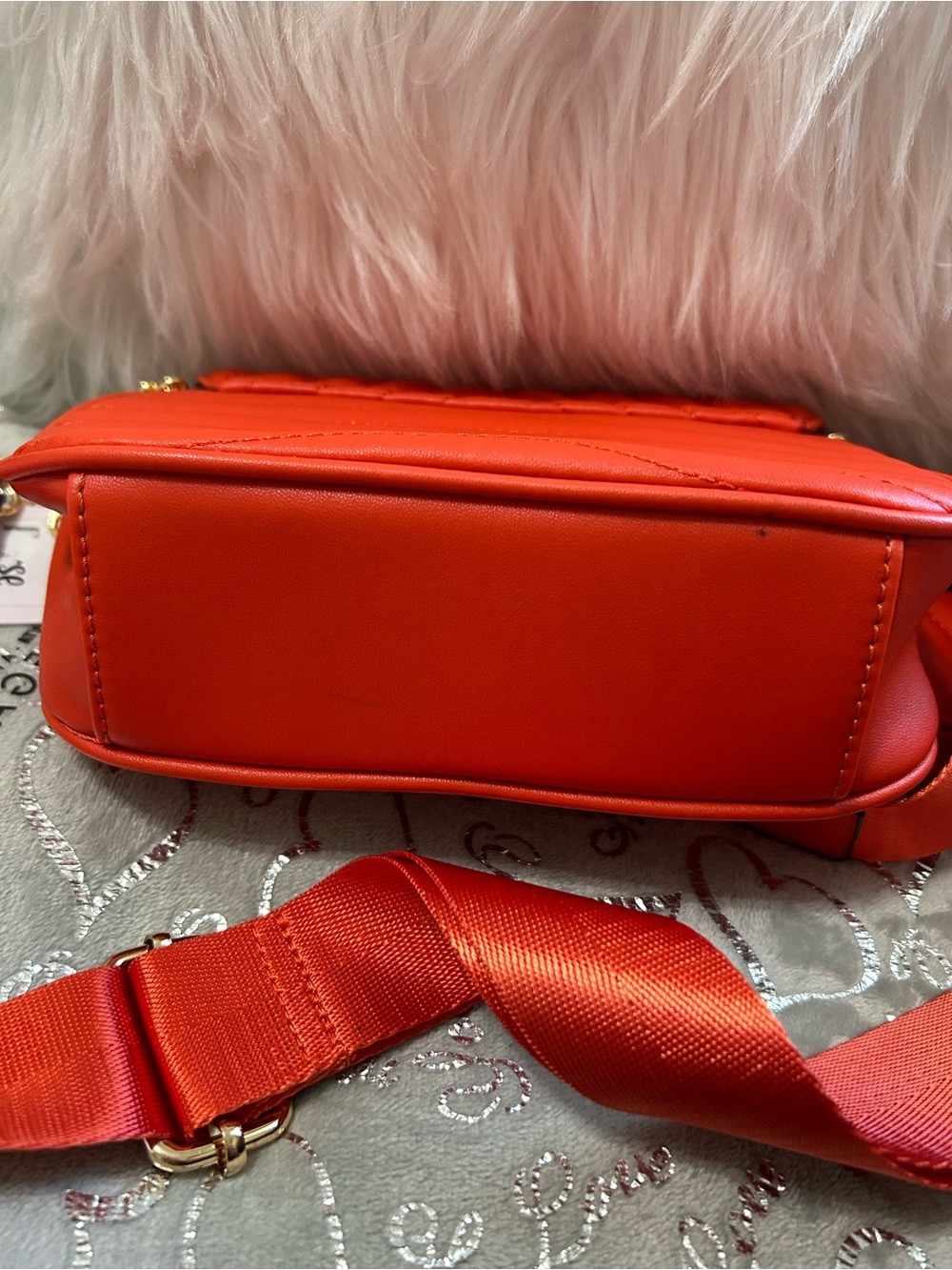 NWT Classic Fashions Quilted Crossbody Bag w/Gold Hardware & Coin Wallet- Red - Picture 8 of 10